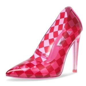 Steve Madden Women's Pink Courts size 7 / great condition
